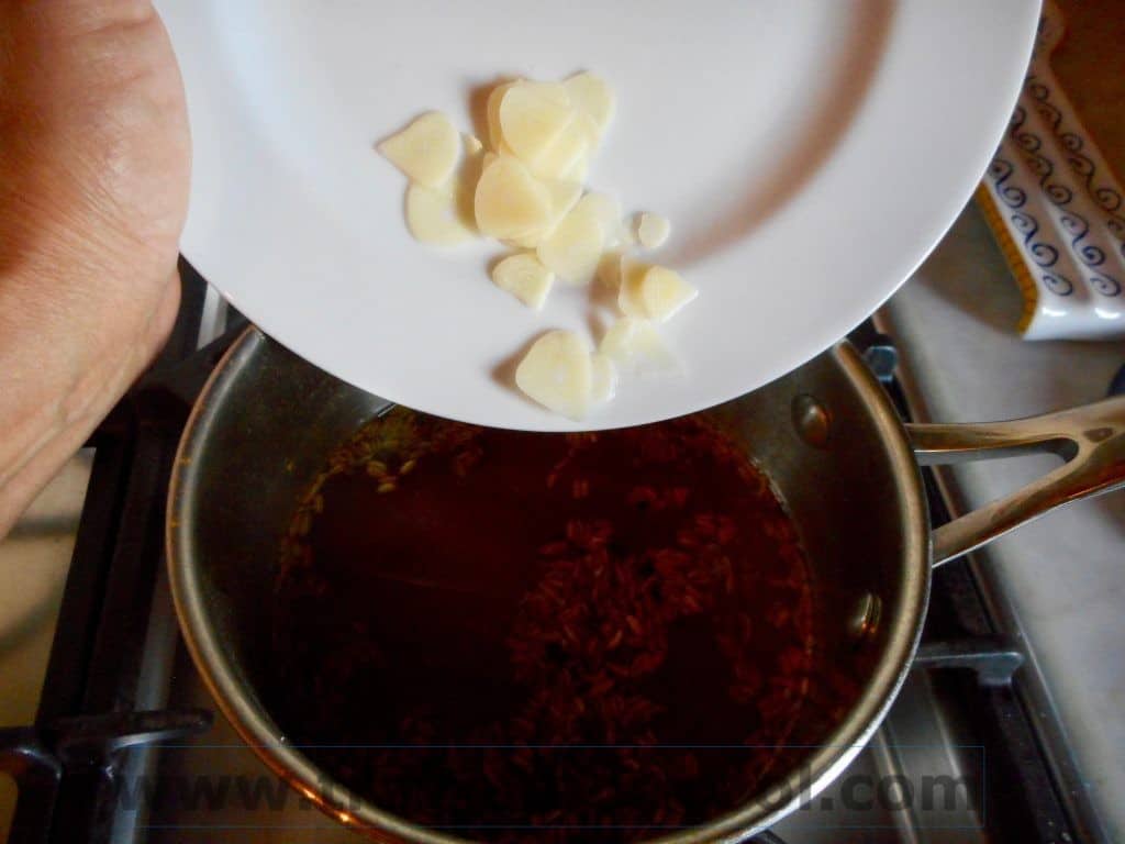 Add sliced garlic